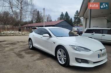 Лифтбек Tesla Model S 2015 в 