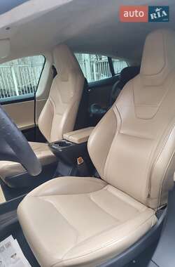 Лифтбек Tesla Model S 2015 в 
