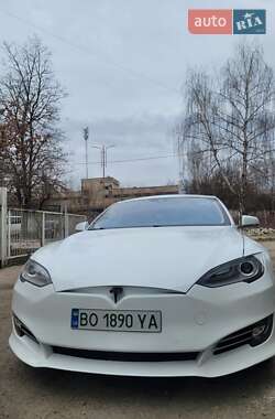 Лифтбек Tesla Model S 2015 в 