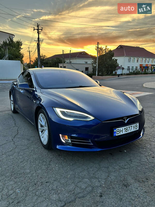 Лифтбек Tesla Model S 2016 в 