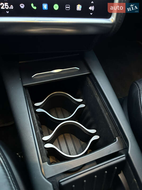 Ліфтбек Tesla Model S 2016 в Одесі