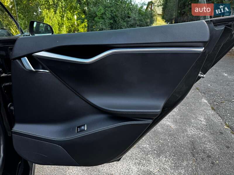 Ліфтбек Tesla Model S 2014 в Києві фото 24 Ліфтбек Tesla Model S 2014 в Києві