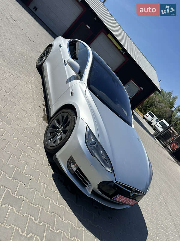 Tesla Model S 2016