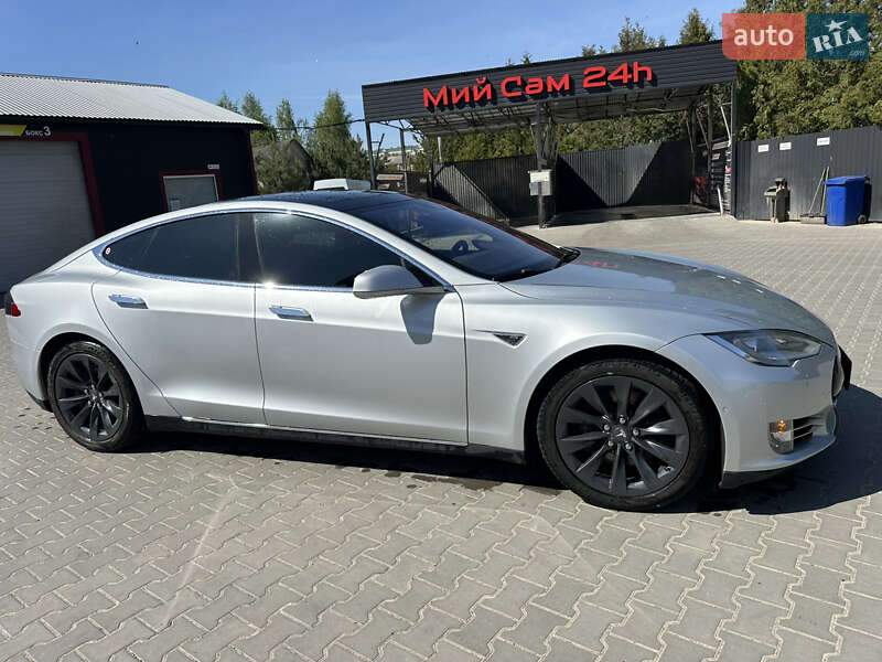 Ліфтбек Tesla Model S 2016 в Володимирі