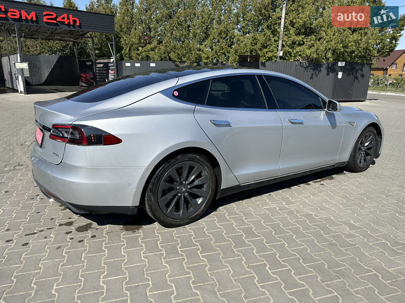 Ліфтбек Tesla Model S 2016 в Володимирі