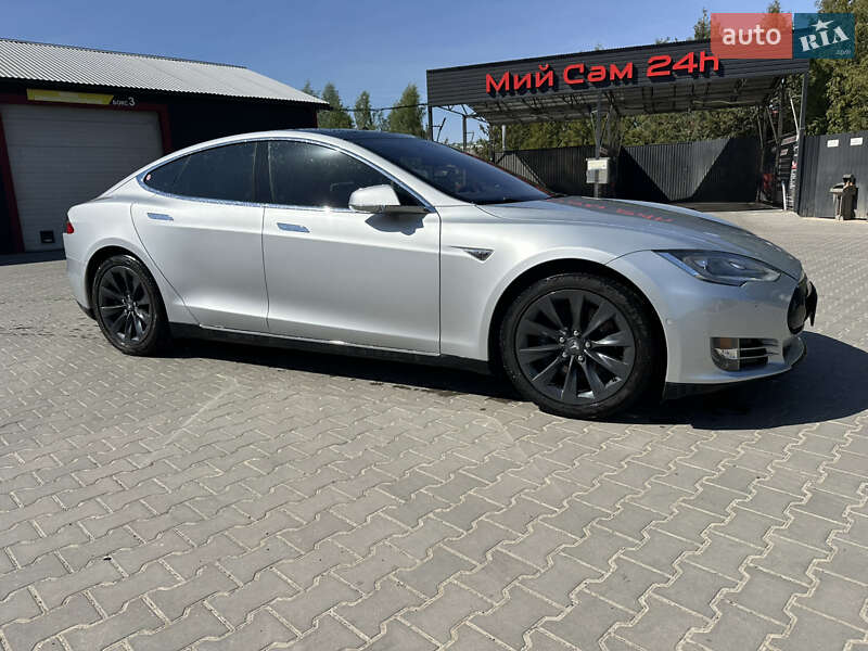 Ліфтбек Tesla Model S 2016 в Володимирі
