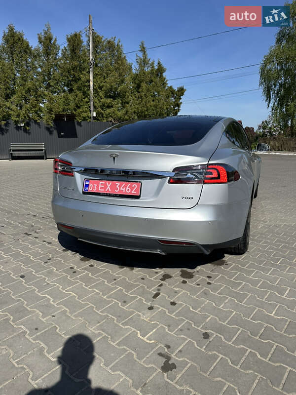 Ліфтбек Tesla Model S 2016 в Володимирі