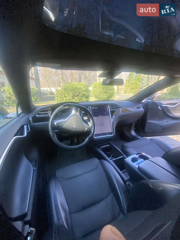Лифтбек Tesla Model S 2017 в Ирпене