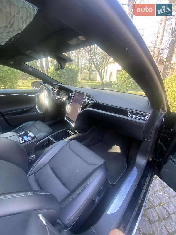 Лифтбек Tesla Model S 2017 в Ирпене