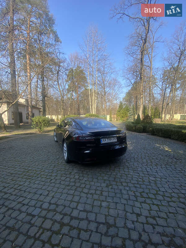 Лифтбек Tesla Model S 2017 в Ирпене