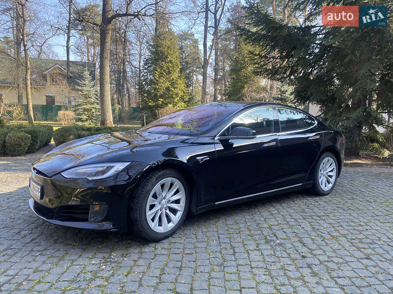 Лифтбек Tesla Model S 2017 в Ирпене