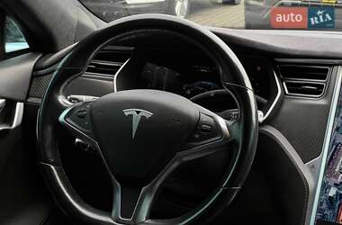 Лифтбек Tesla Model S 2015 в 