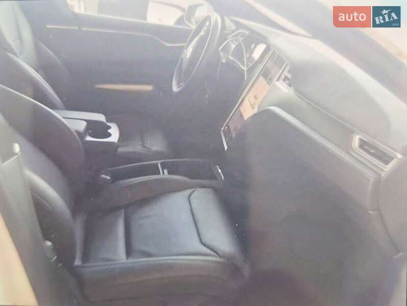 Лифтбек Tesla Model S 2017 в Ивано-Франковске