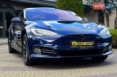 Лифтбек Tesla Model S 2019 в Львове