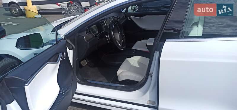 Лифтбек Tesla Model S 2016 в Киеве