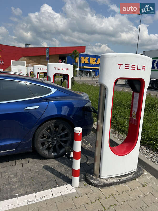 Лифтбек Tesla Model S 2020 в Ровно