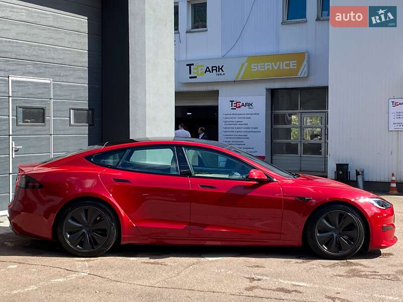 Лифтбек Tesla Model S 2022 в Киеве