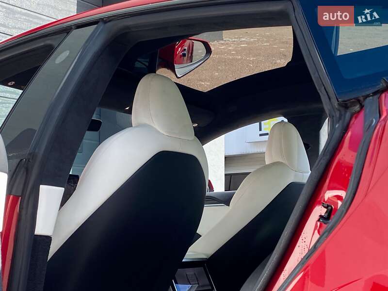 Лифтбек Tesla Model S 2022 в Киеве