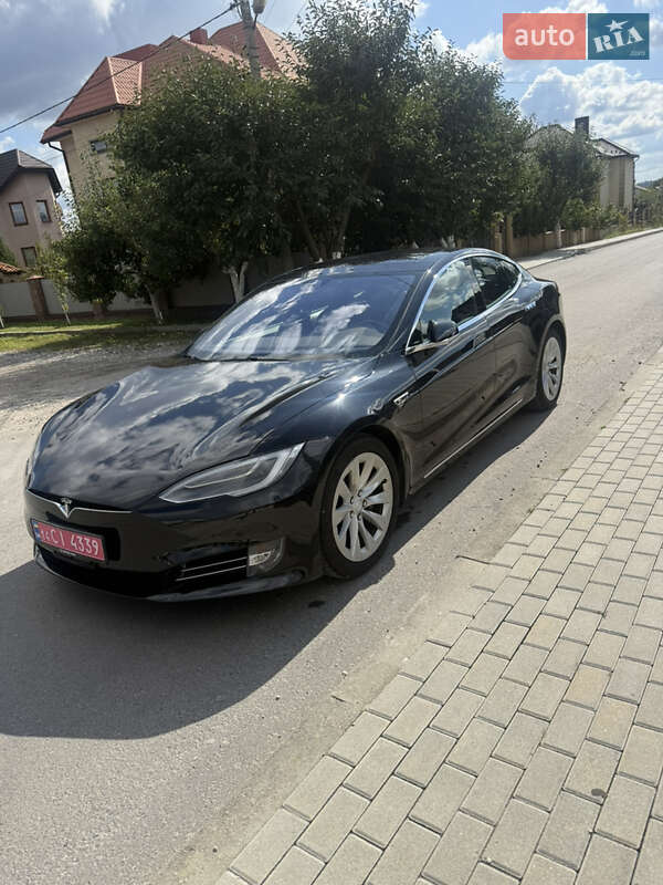 Ліфтбек Tesla Model S 2016 в Тернополі