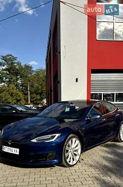 Лифтбек Tesla Model S 2017 в Ивано-Франковске