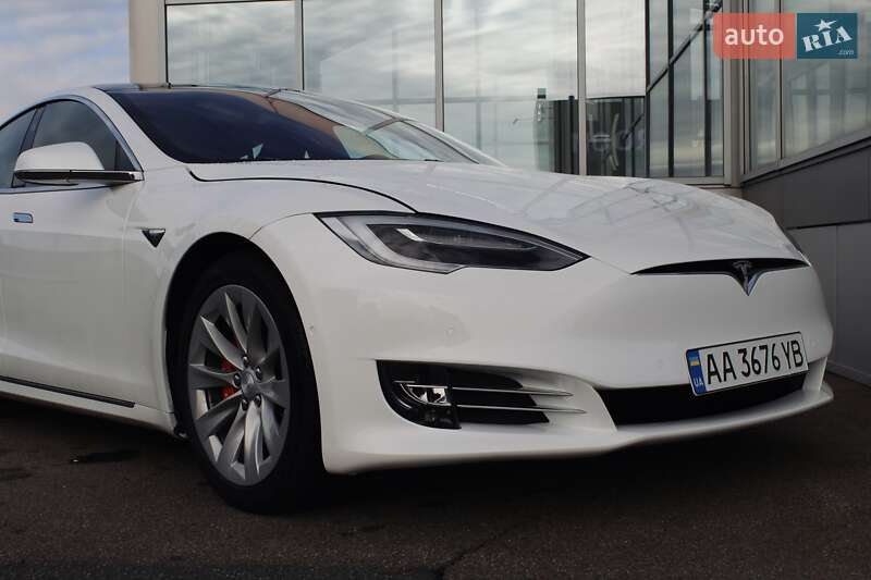 Лифтбек Tesla Model S 2019 в Киеве