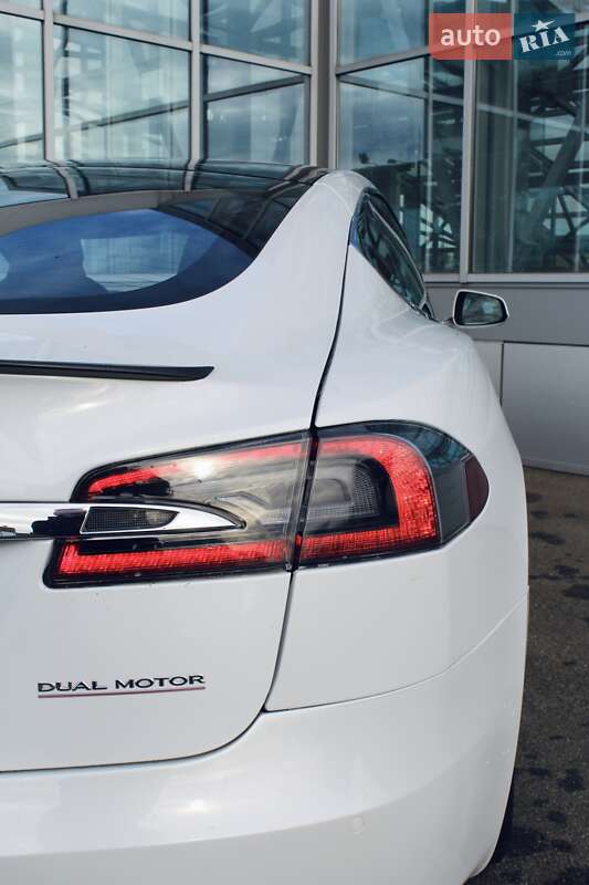 Лифтбек Tesla Model S 2019 в Киеве