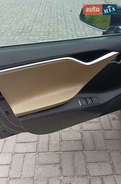 Лифтбек Tesla Model S 2013 в 