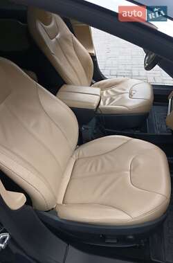 Лифтбек Tesla Model S 2013 в 