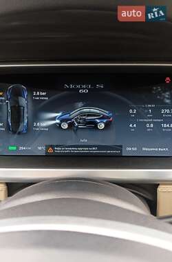 Лифтбек Tesla Model S 2013 в 
