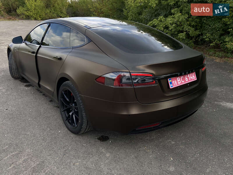 Ліфтбек Tesla Model S 2016 в Здолбуніві