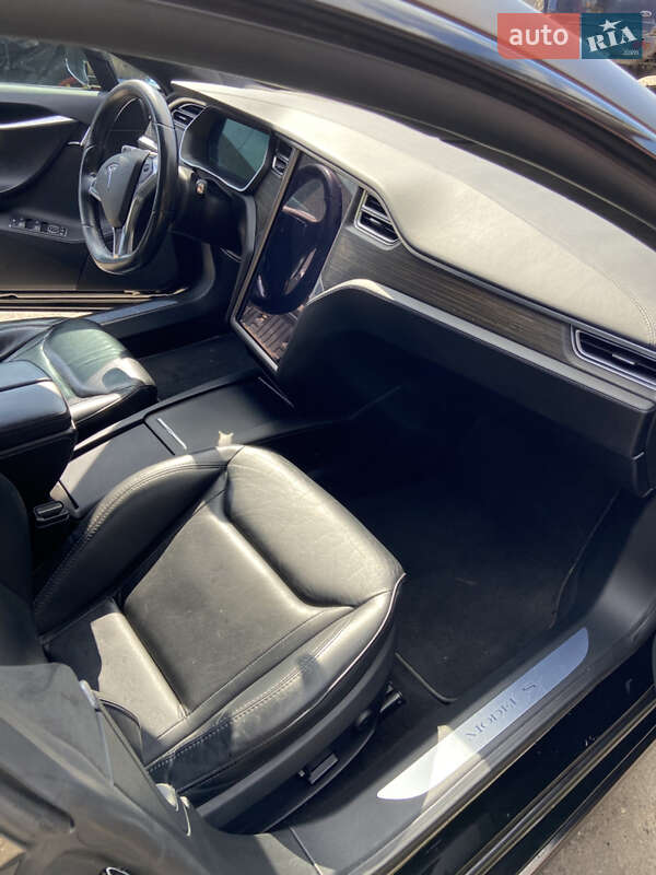 Ліфтбек Tesla Model S 2016 в Здолбуніві