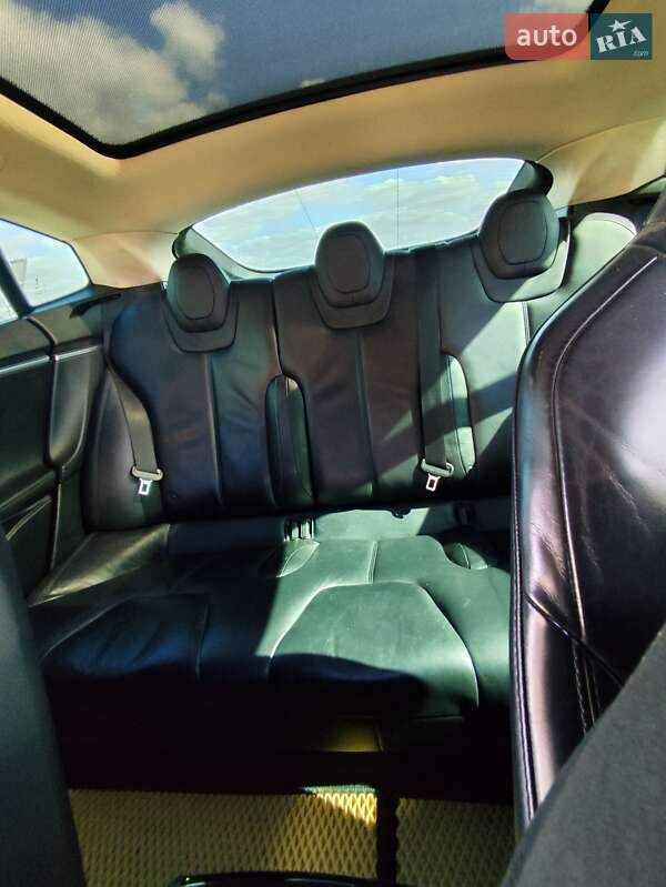 Ліфтбек Tesla Model S 2014 в Кропивницькому