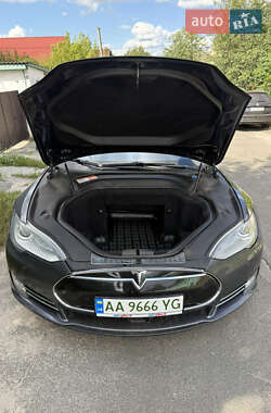 Ліфтбек Tesla Model S 2014 в 