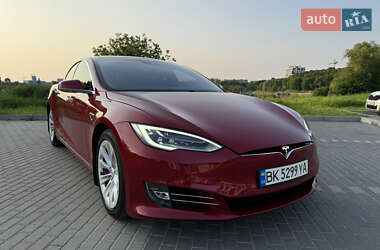 Лифтбек Tesla Model S 2016 в Ровно
