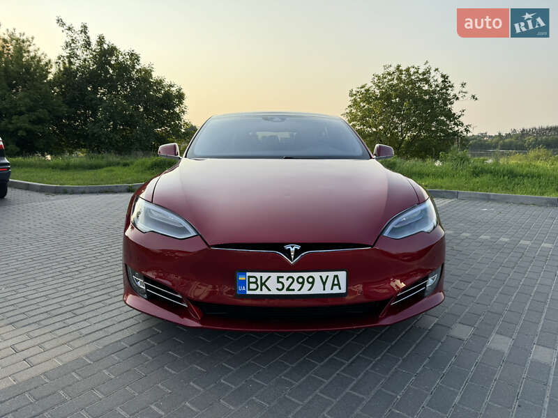 Лифтбек Tesla Model S 2016 в Ровно