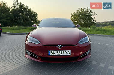 Лифтбек Tesla Model S 2016 в 