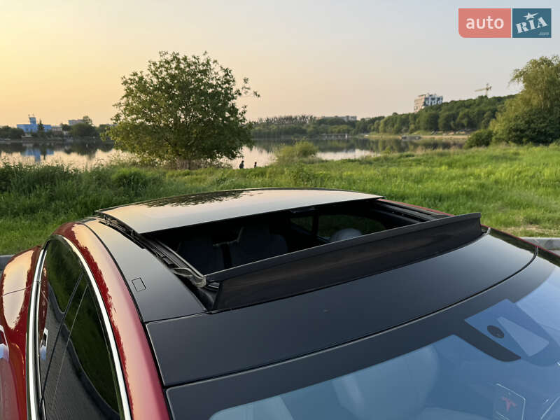 Лифтбек Tesla Model S 2016 в Ровно