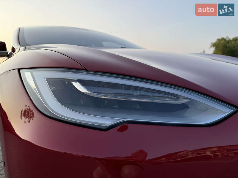 Лифтбек Tesla Model S 2016 в Ровно