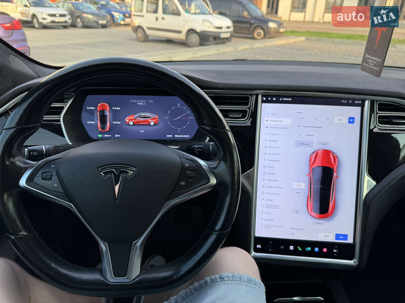 Лифтбек Tesla Model S 2016 в Ровно