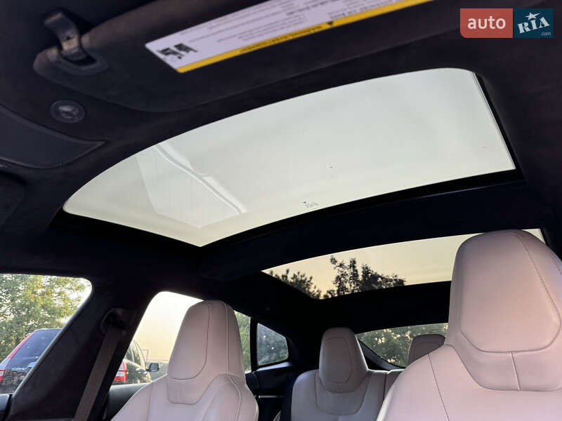 Лифтбек Tesla Model S 2016 в Ровно
