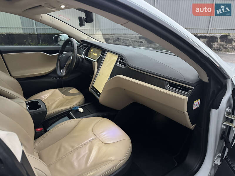 Лифтбек Tesla Model S 2014 в Виннице