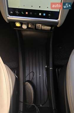 Ліфтбек Tesla Model S 2014 в 