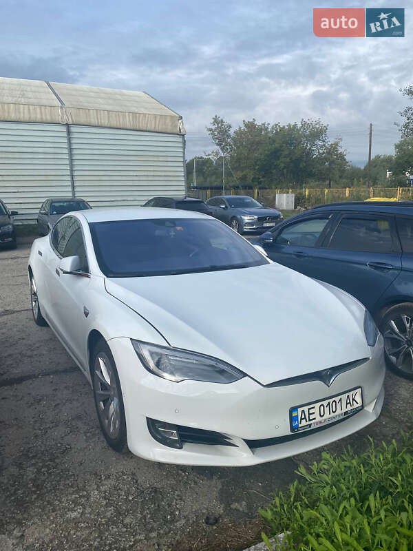 Tesla Model S 2016