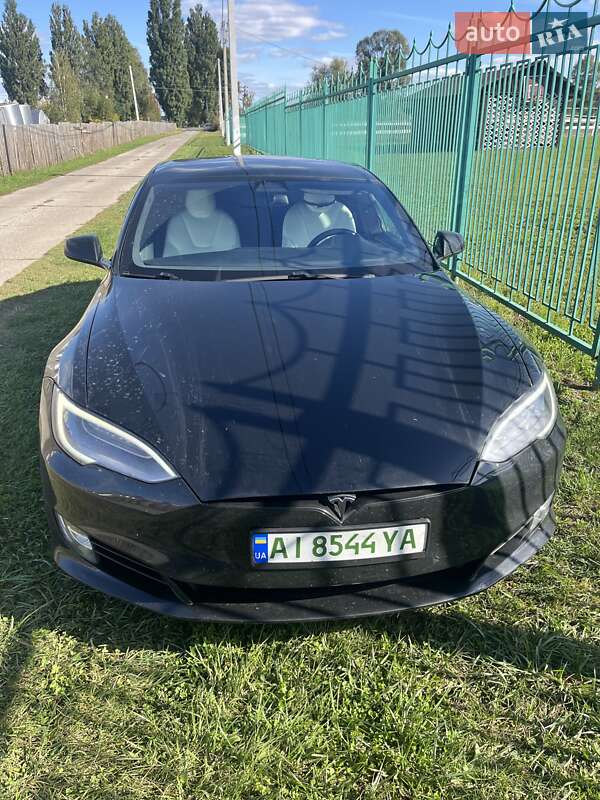 Tesla Model S 2019