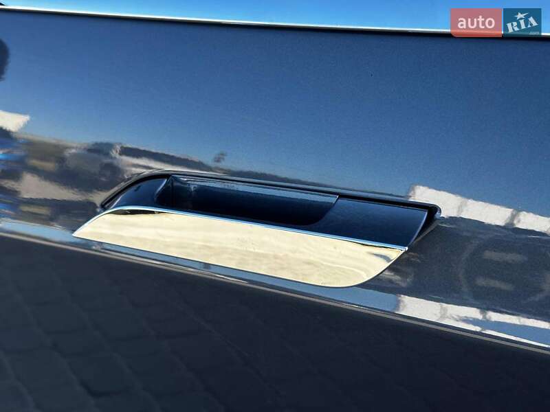 Ліфтбек Tesla Model S 2018 в Львові