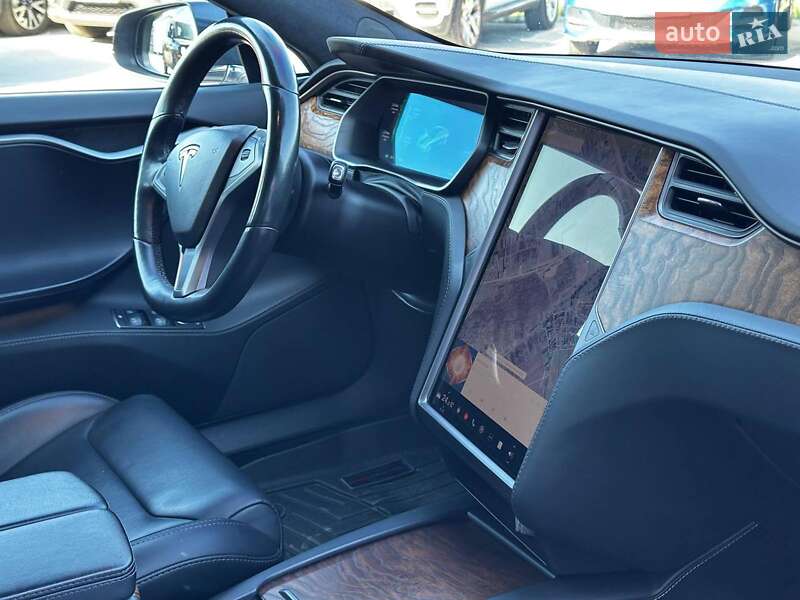 Ліфтбек Tesla Model S 2018 в Львові