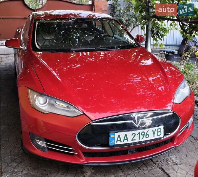 Ліфтбек Tesla Model S 2014 в Києві