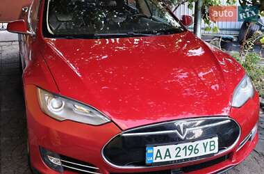 Лифтбек Tesla Model S 2014 в 