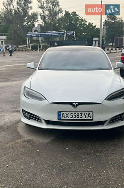 Лифтбек Tesla Model S 2016 в 