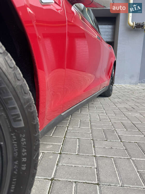 Ліфтбек Tesla Model S 2014 в Черкасах